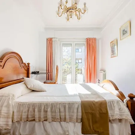 Ubicada Cerca De Donostia, Hondarribia Y Biarritz Bed & Breakfast Irun